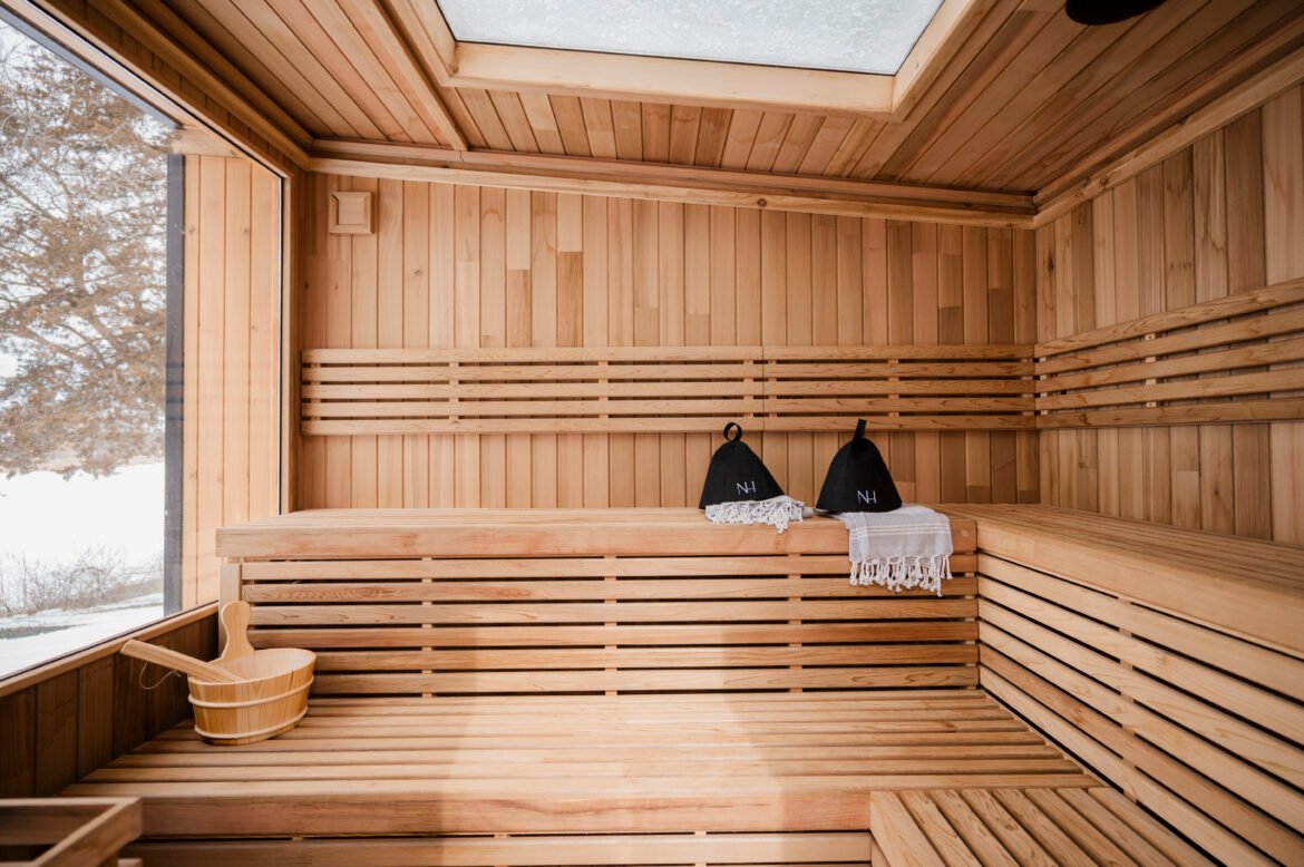 Sauna and Cold Plunge Benefits (And How to Do It Right)